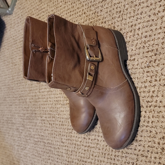 Like New Booties! | Relativity brand | Size 9 - Picture 4 of 6